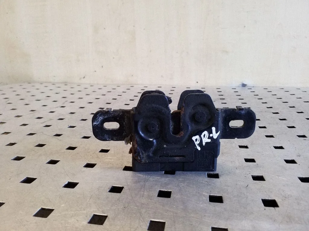 Mootorikapoti lukk 30649448 – Volvo S80 (2007-2013)