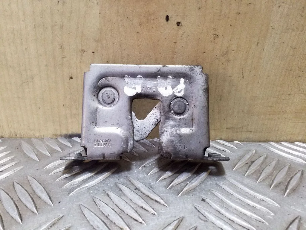 Engine bonnet/hood lock/catch 51237115229