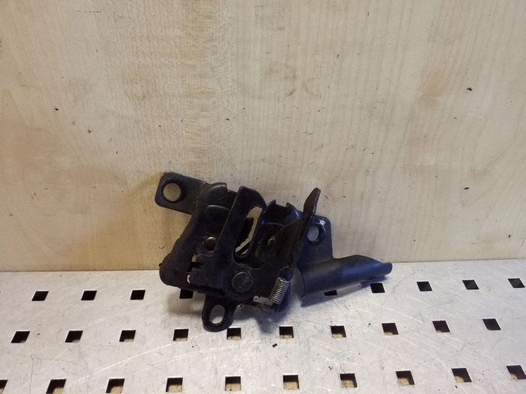 Engine bonnet/hood lock/catch