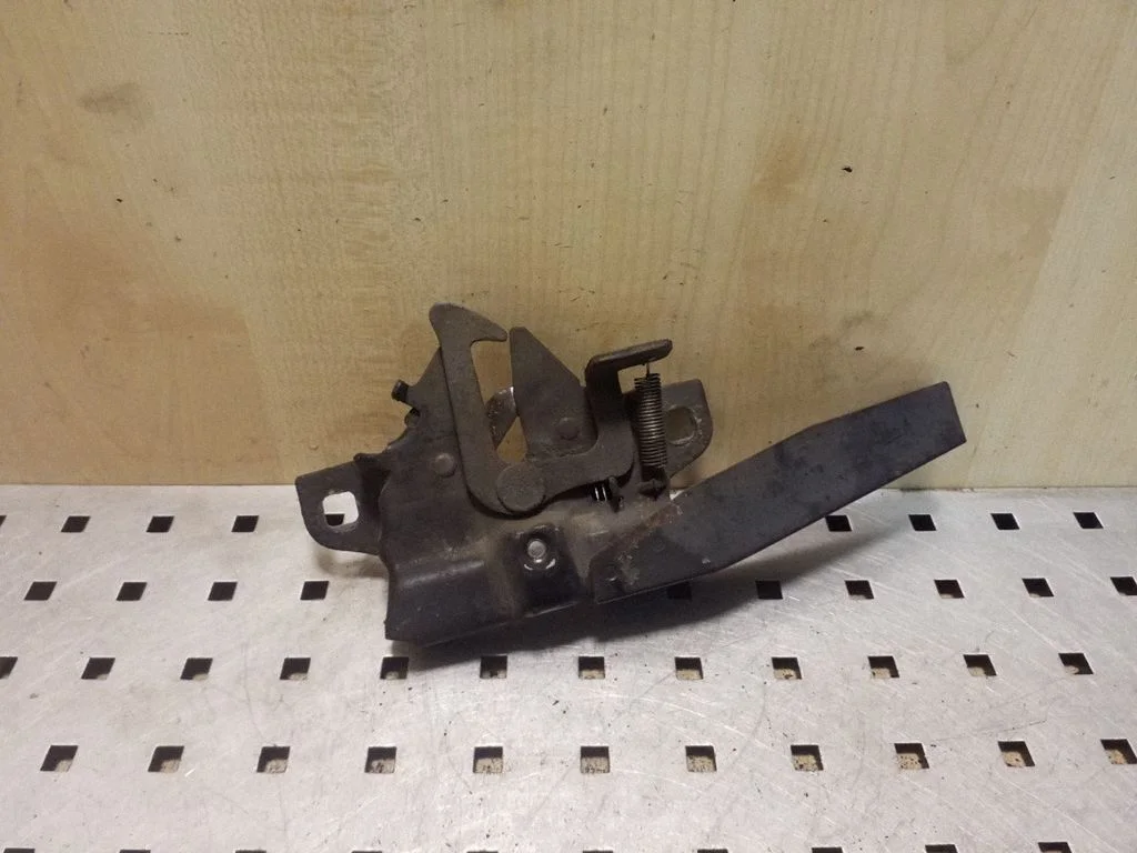 Engine bonnet/hood lock/catch
