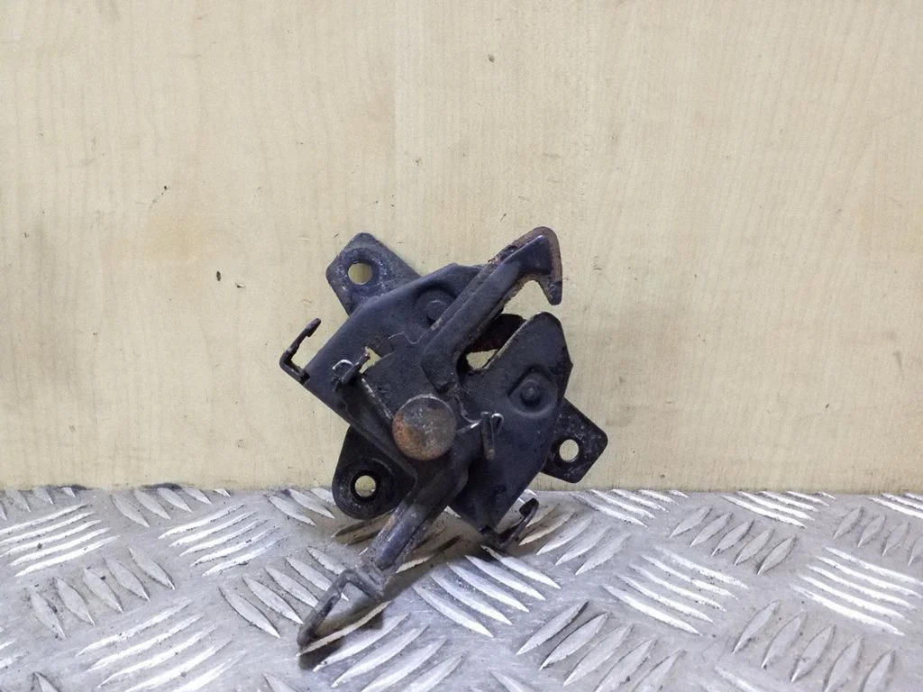 Engine bonnet/hood lock/catch