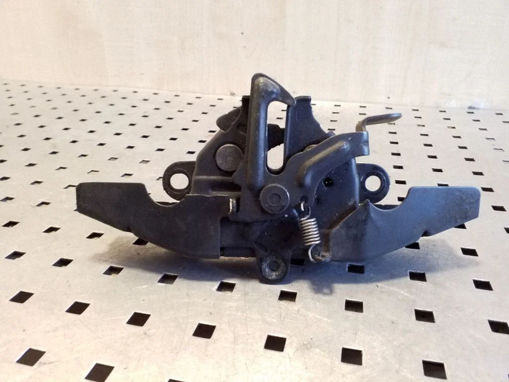 Engine bonnet/hood lock/catch