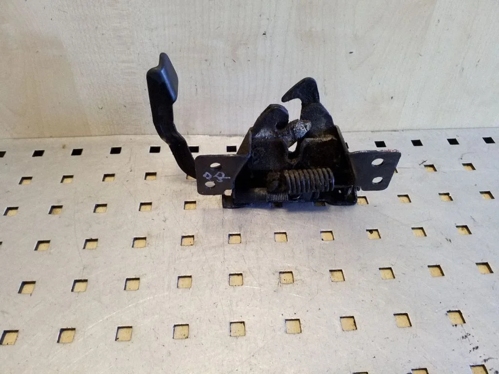 Engine bonnet/hood lock/catch
