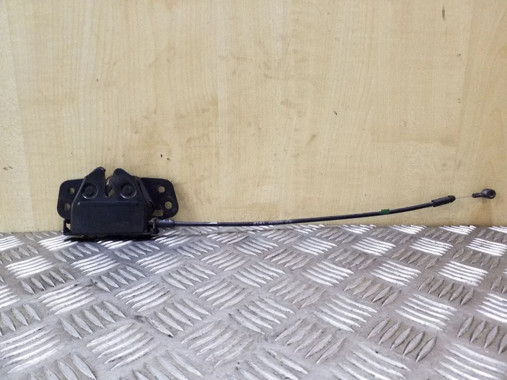 Engine bonnet/hood lock/catch