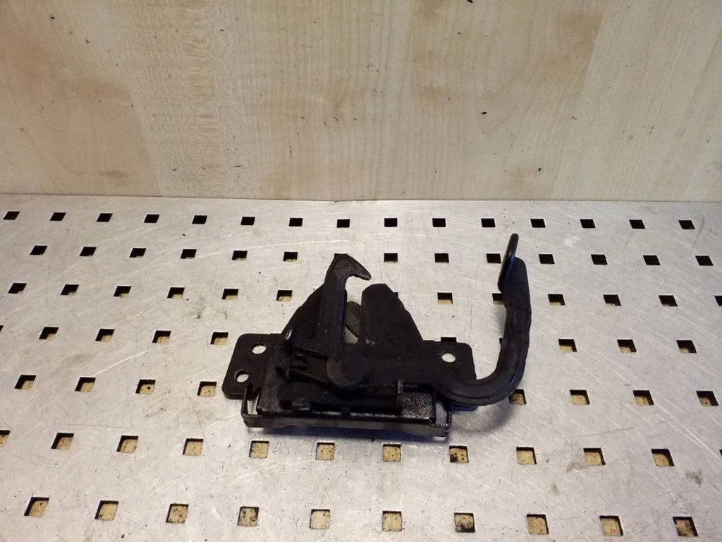 Engine bonnet/hood lock/catch