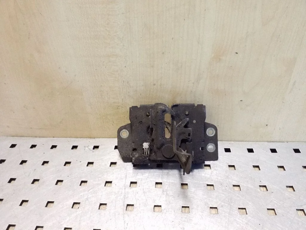 Engine bonnet/hood lock/catch