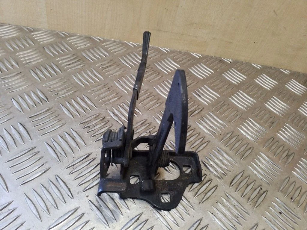 Zamek maski 1Z0823480E