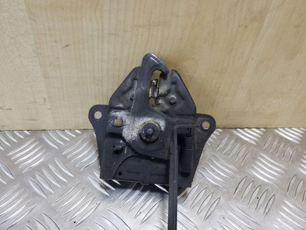 Engine bonnet/hood lock/catch