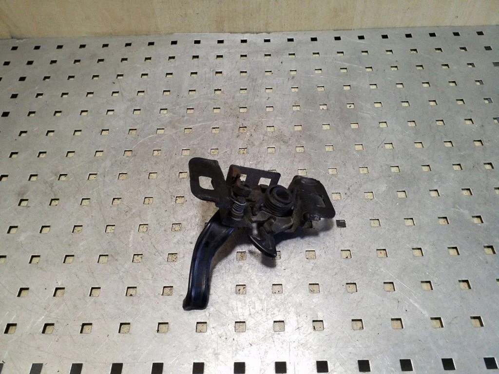 Engine bonnet/hood lock/catch