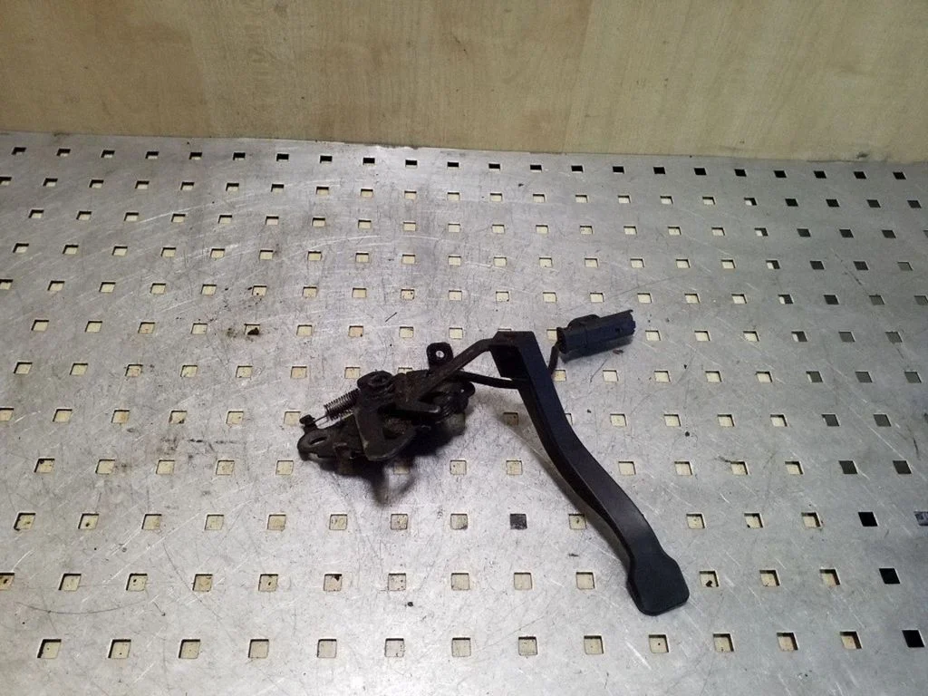 Engine bonnet/hood lock/catch