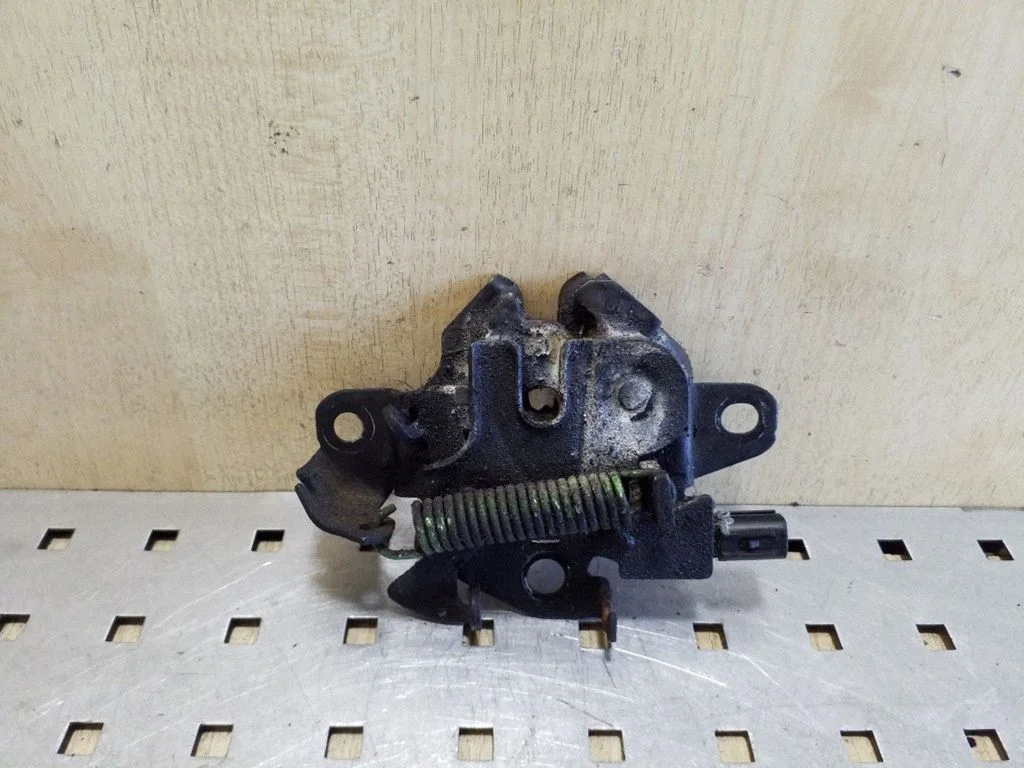 Engine bonnet/hood lock/catch