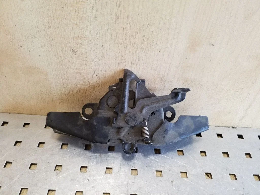 Engine bonnet/hood lock/catch