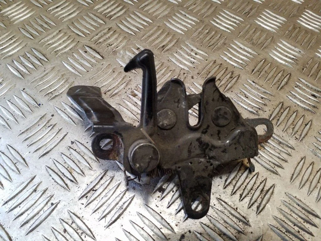 Engine bonnet/hood lock/catch