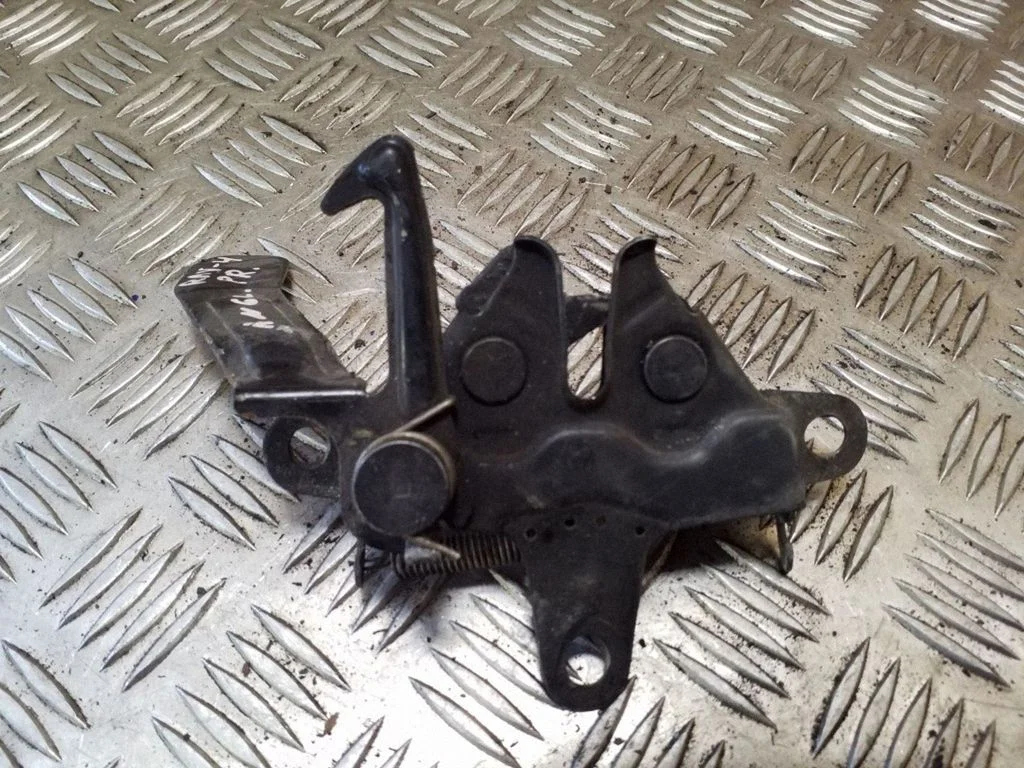Engine bonnet/hood lock/catch – Toyota RAV 4 (XA20) (2000-2005)