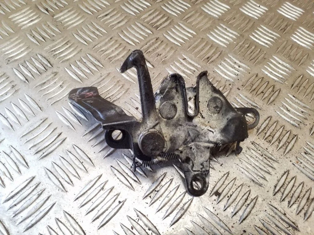 Engine bonnet/hood lock/catch – Toyota RAV 4 (XA20) (2000-2005)
