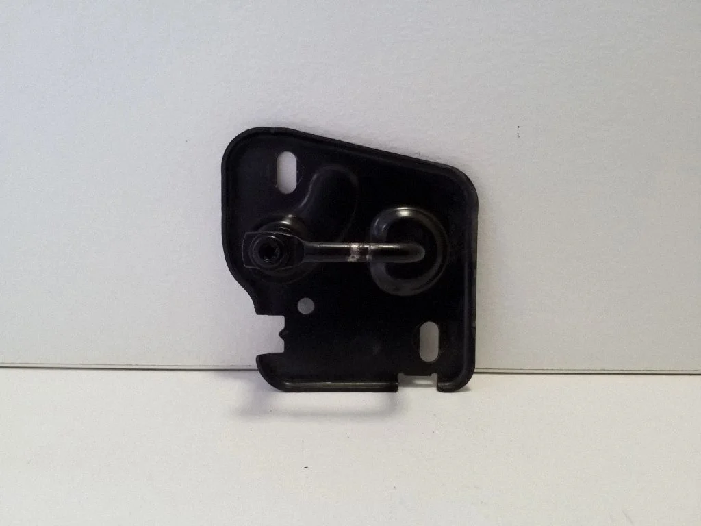 Engine bonnet/hood lock/latch loop/hook 81A823186A