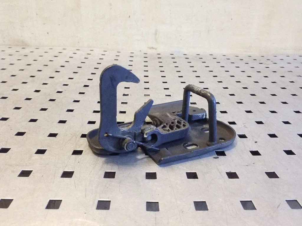 Engine bonnet/hood lock/latch loop/hook – Volkswagen Golf Plus (2005-2013)
