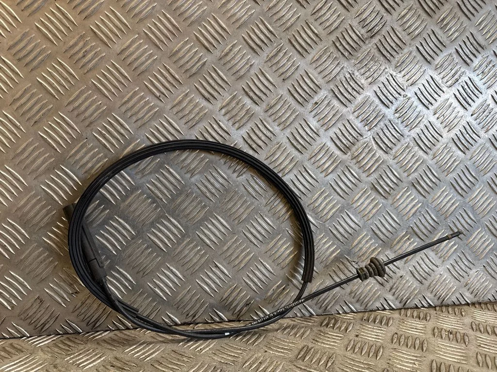 Engine bonnet/hood lock release cable 5M0823535