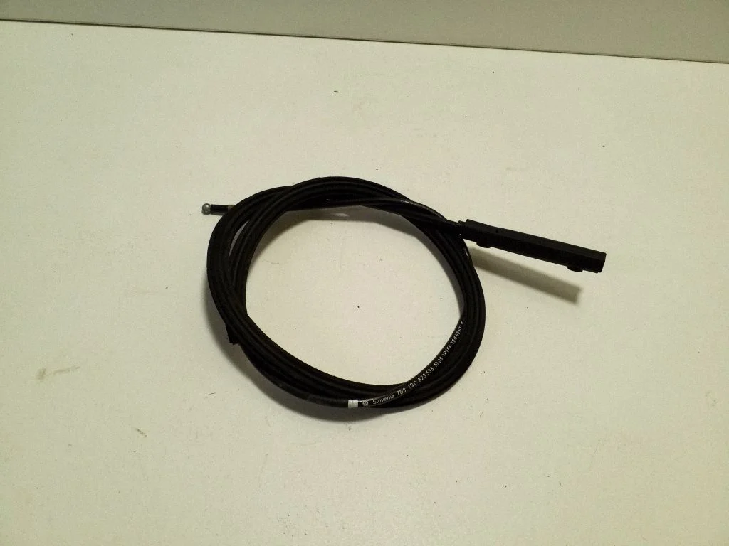 Motora pārsega slēdzenes atvēršanas trose 1Q0823535