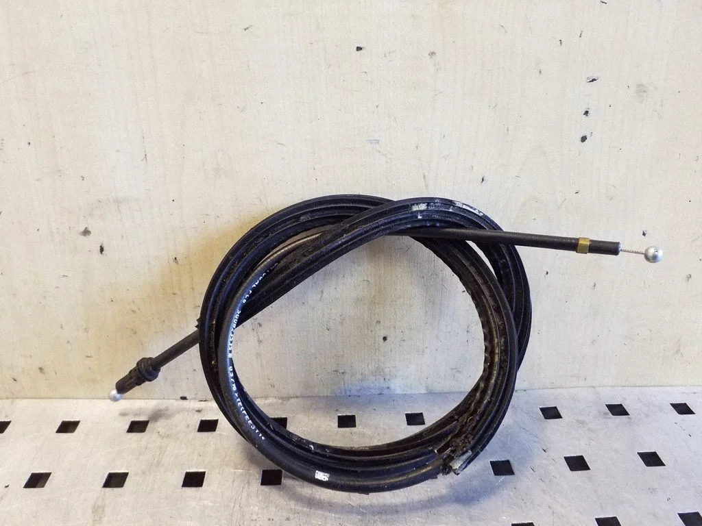 Motora pārsega slēdzenes atvēršanas trose 5G0823535