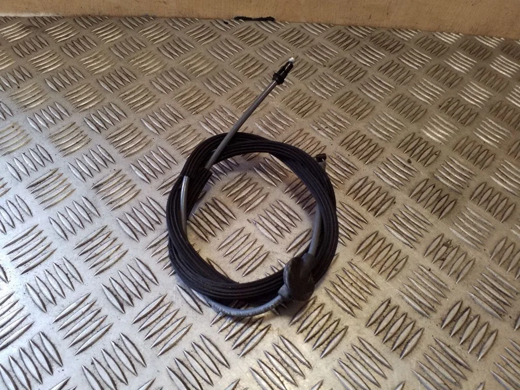 Engine bonnet/hood lock release cable 8K2823535