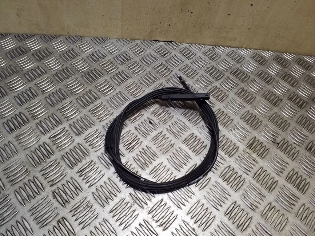 Engine bonnet/hood lock release cable 1Q0823535