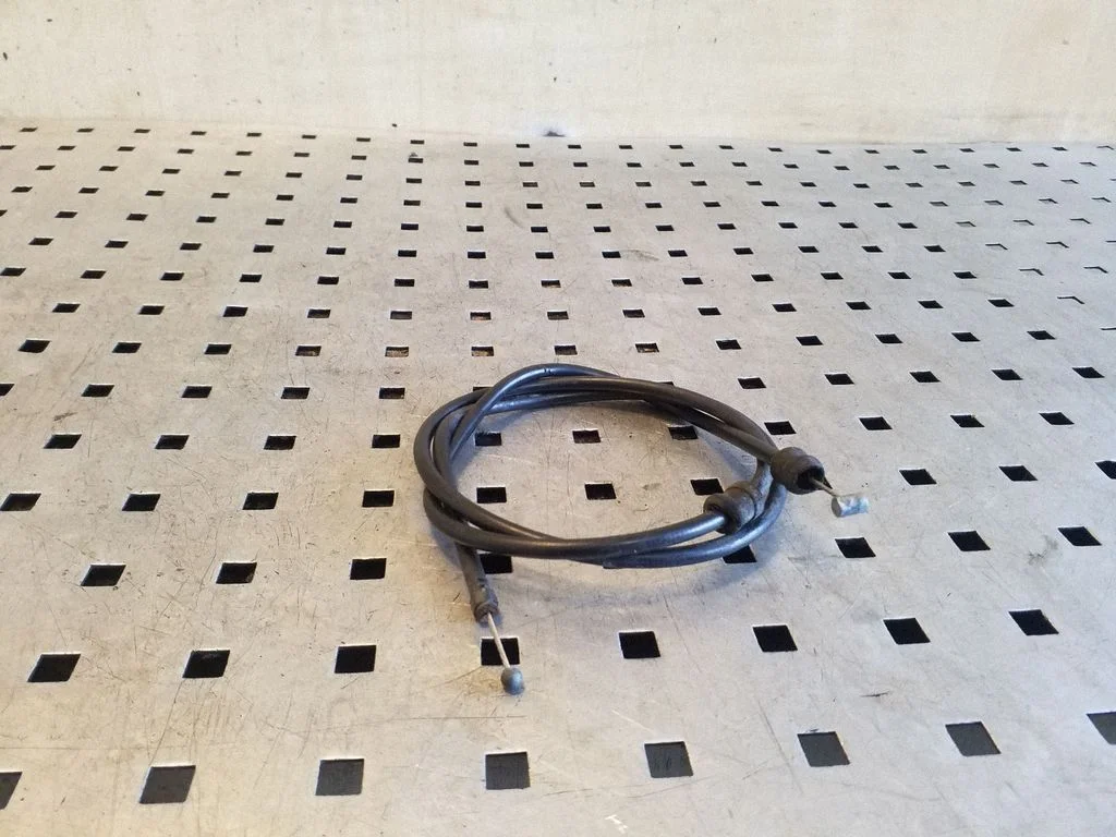 Engine bonnet/hood lock release cable – BMW X5 E70 (2006-2013)