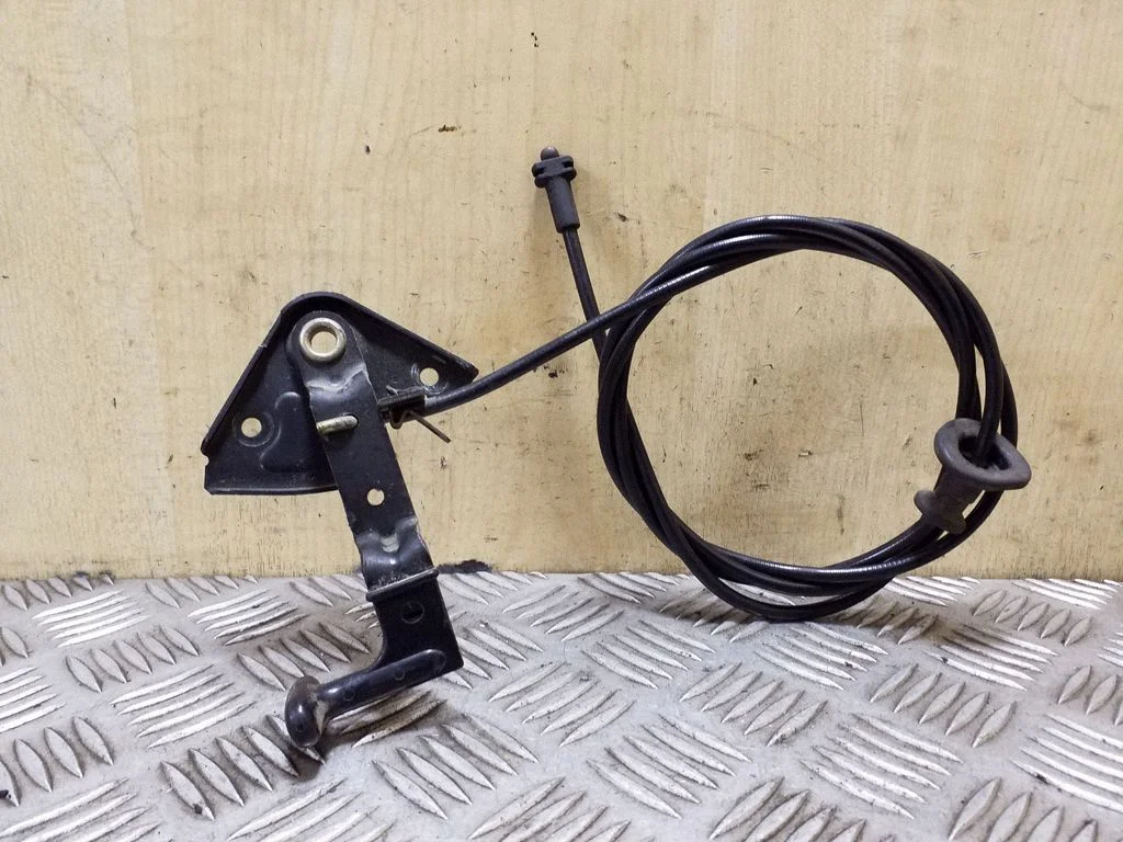 Engine bonnet/hood lock release cable