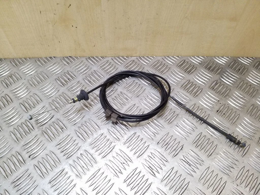 Engine bonnet/hood lock release cable – Toyota Corolla Verso E121 (2001-2004)