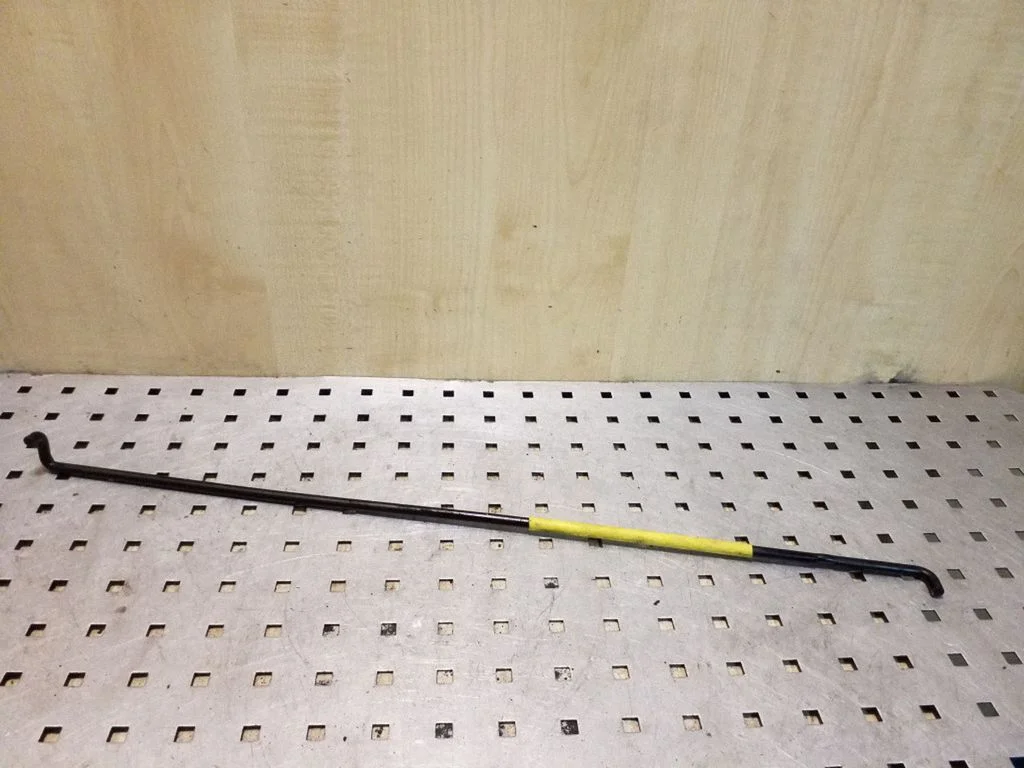 Engine bonnet/hood prop rod/strut