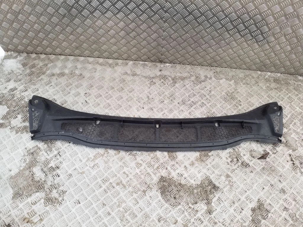 Wiper trim EM2BR02216BF