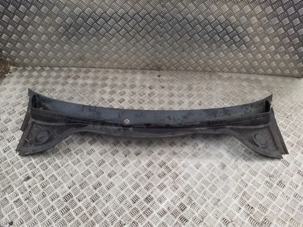 Wiper trim – Audi Q3 8U (2011-2016)