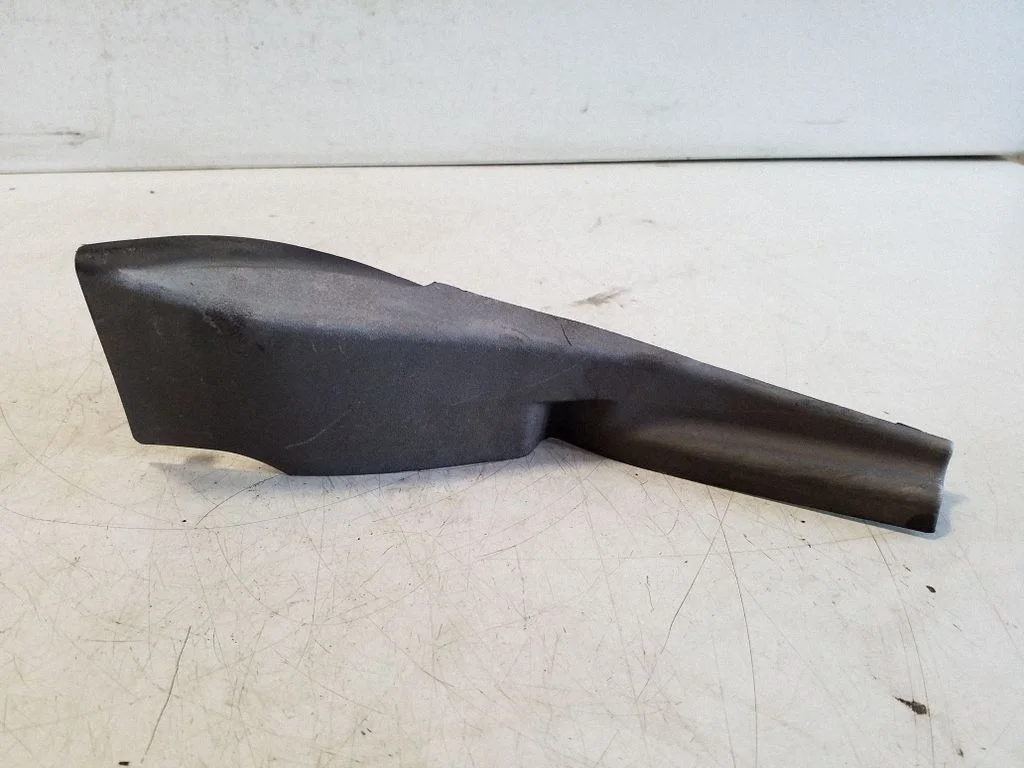 Podszybie (osłona wycieraczek) 20989765