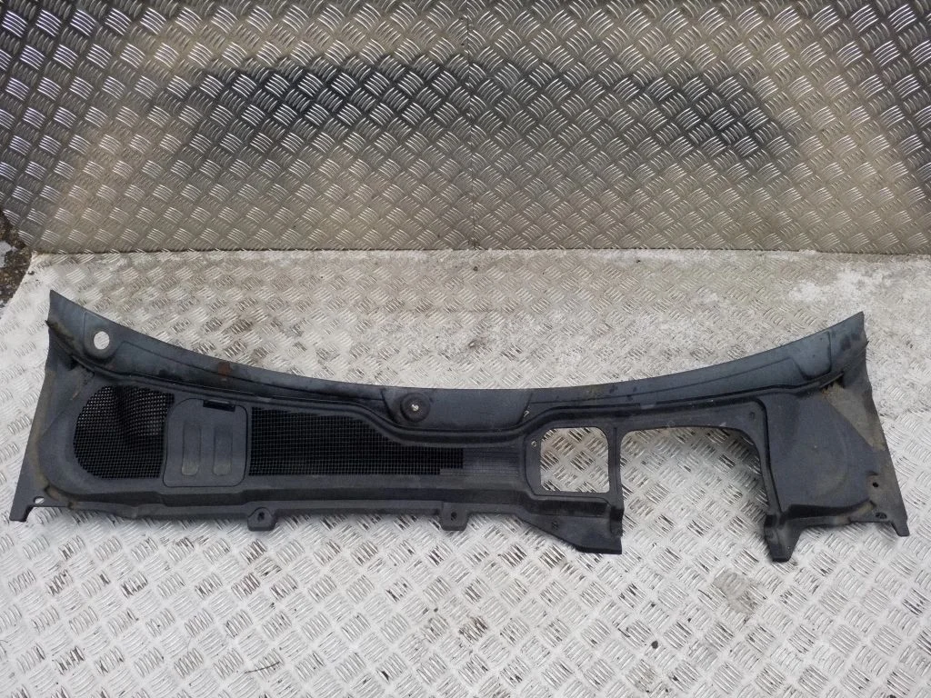 Podszybie (osłona wycieraczek) BJ32021B43A