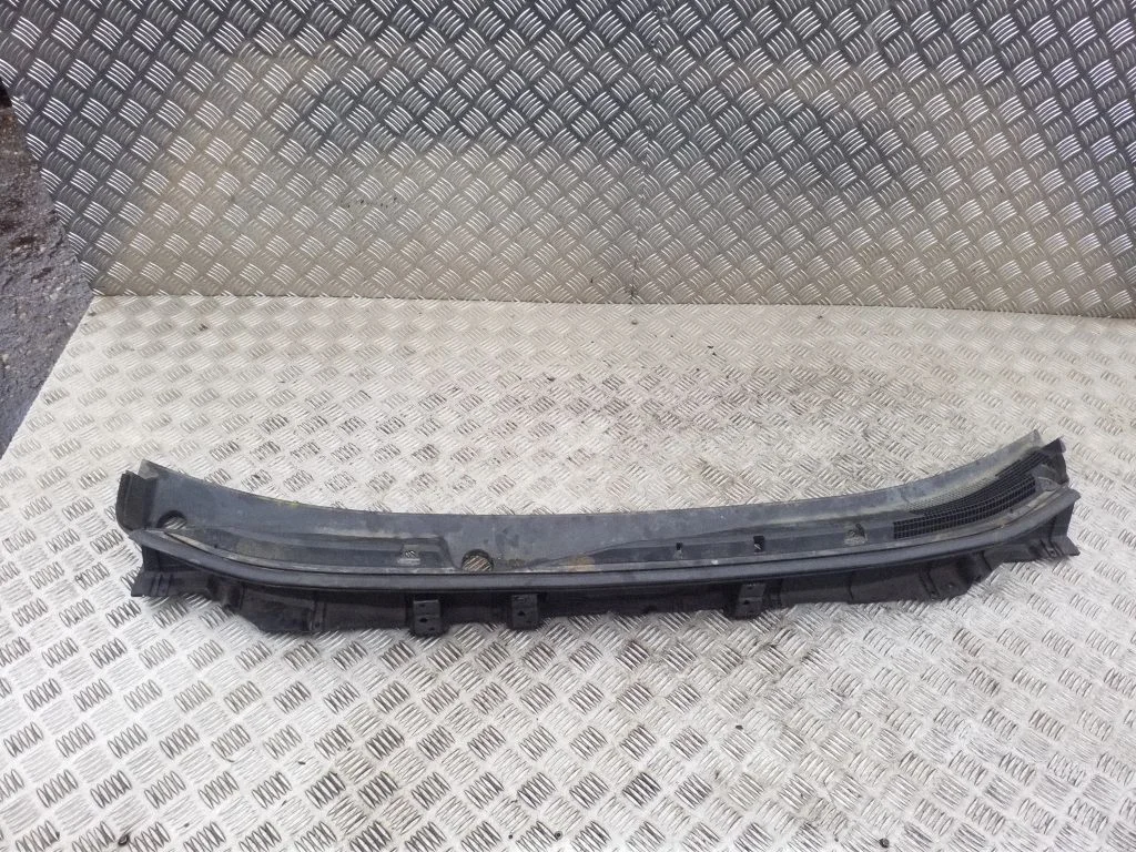 Wiper trim 668624BG0A
