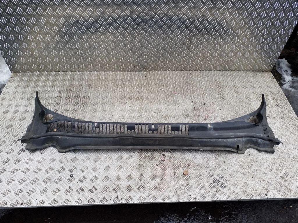 Slotiņu apdare DS73F02216BH