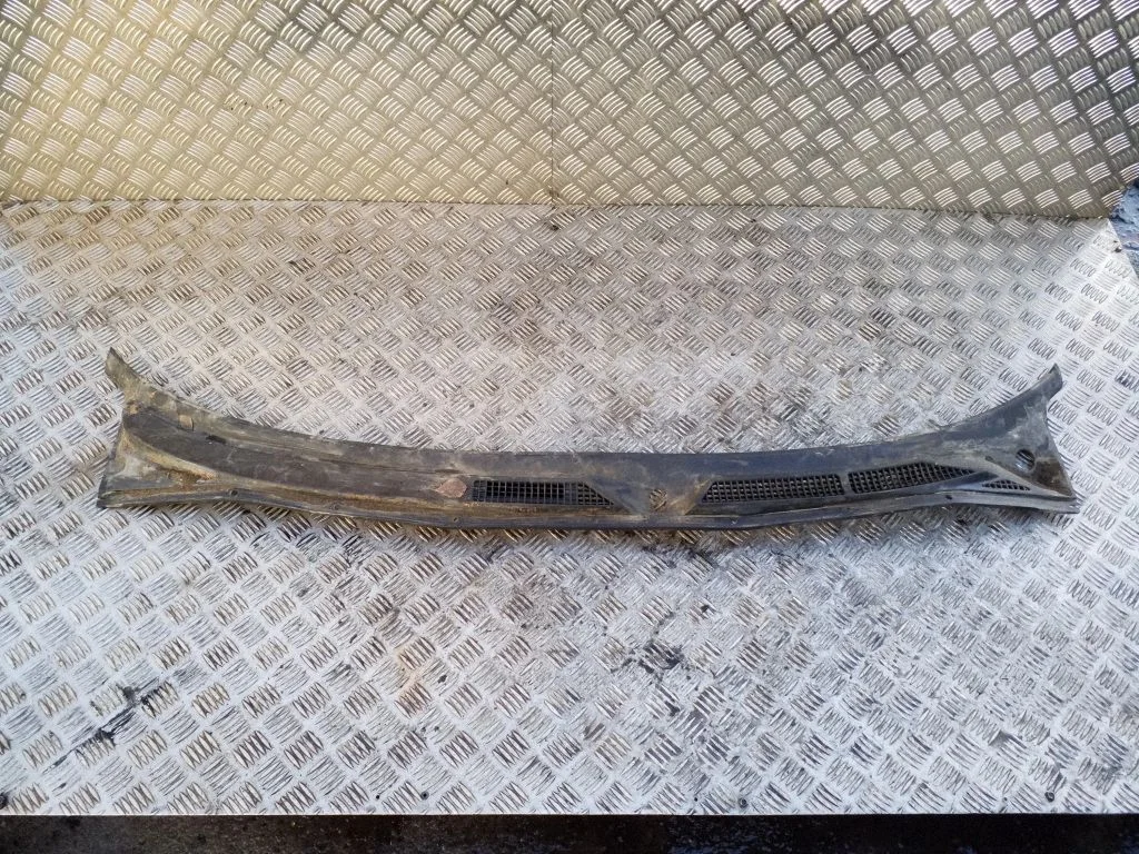 Wiper trim 91151AC010
