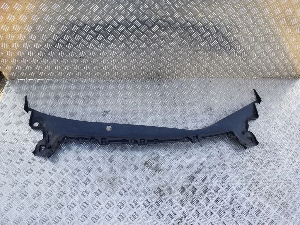 Podszybie (osłona wycieraczek) 165714800A – Tesla Model Y (2020-)