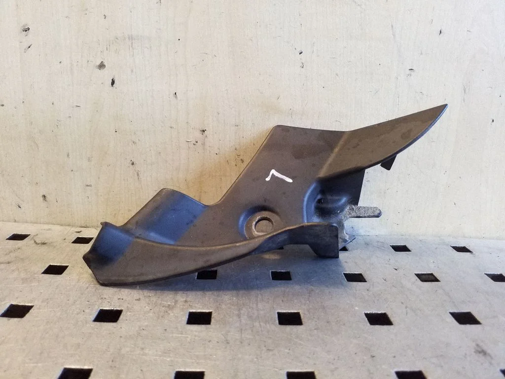 Wiper trim – left
