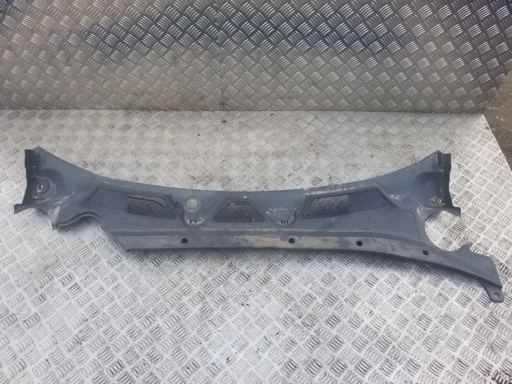 Wiper trim AW93F021B44AG