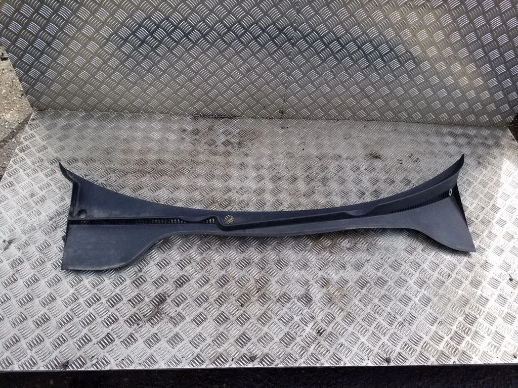 Wiper trim 1Q2819403