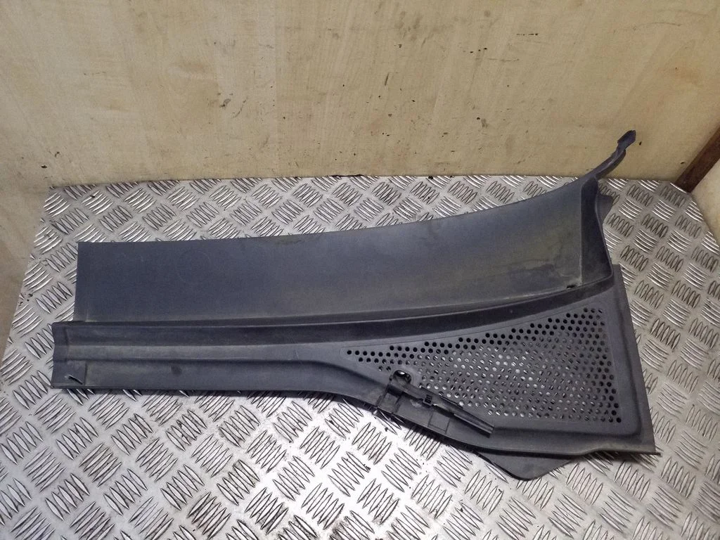 Wiper trim – Volkswagen Passat CC (2008-2016)