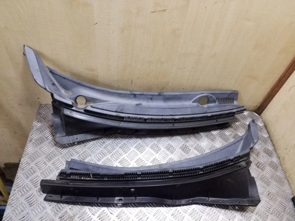 Wiper trim 7405A233
