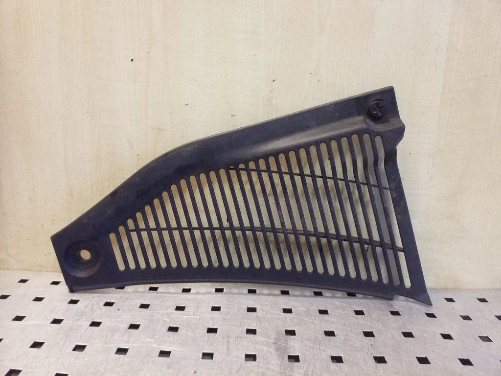 Wiper trim 7L6819729A