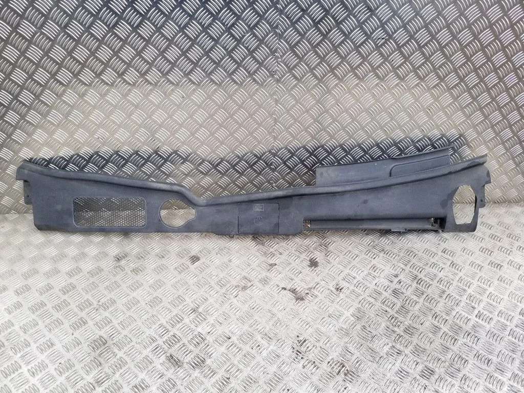 Wiper trim 8R2819447C