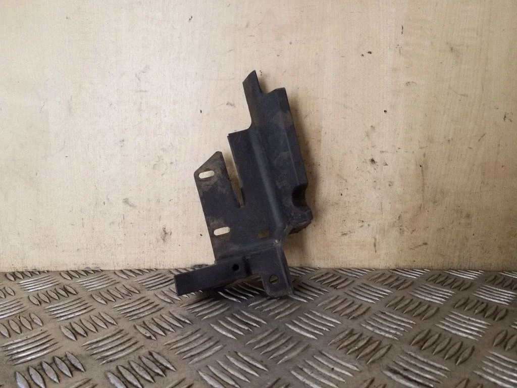 Wiper trim 91461AG010