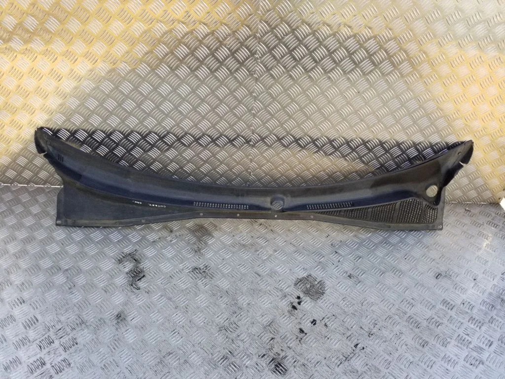 Wiper trim 91411AE010