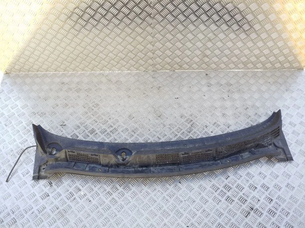 Wiper trim – Nissan Qashqai+2 (2008-2010)