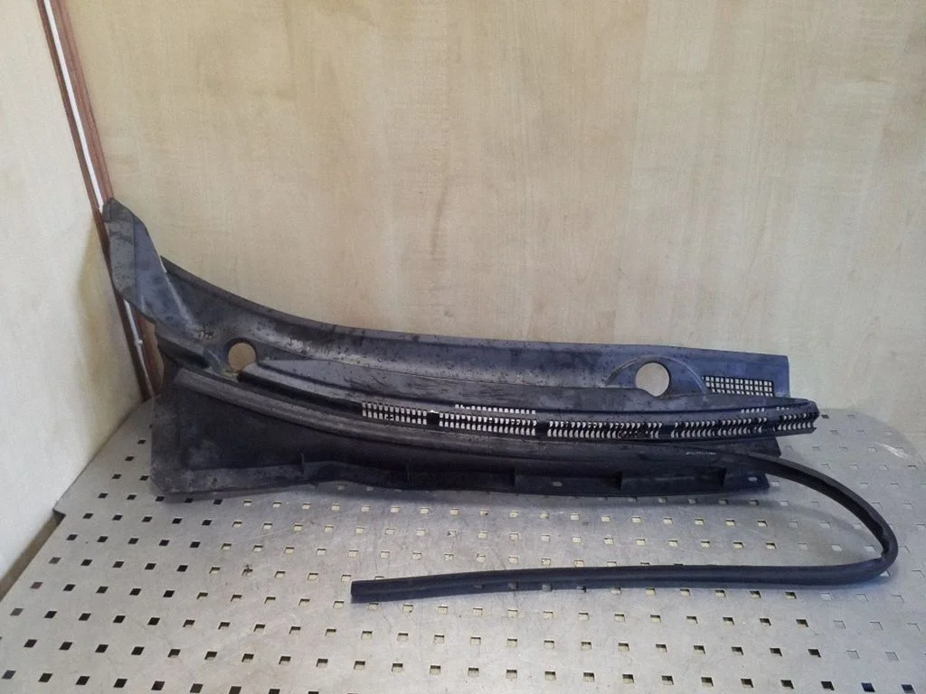 Wiper trim 7405A442