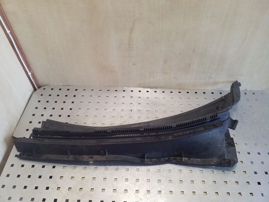 Wiper trim 7405A441